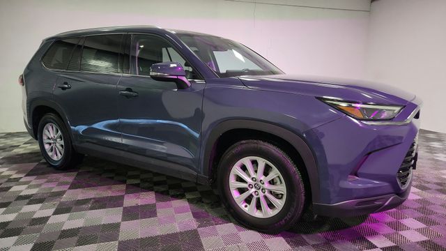 2025 Toyota Grand Highlander XLE Image 3 of 24