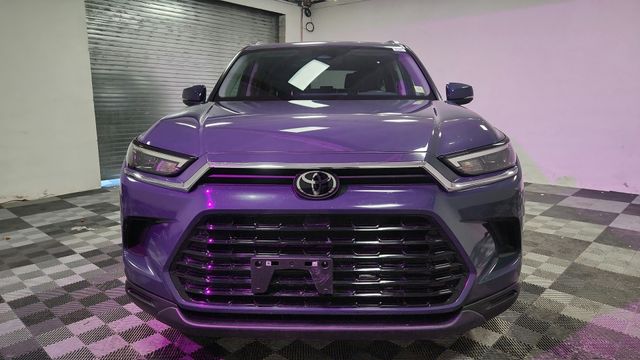 2025 Toyota Grand Highlander XLE Image 2 of 24