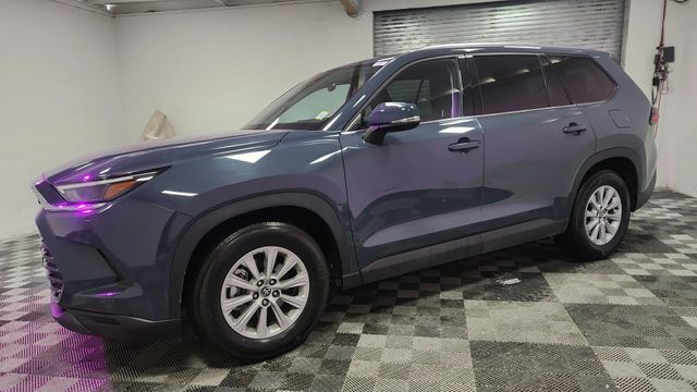 2025 Toyota Grand Highlander XLE Image 1 of 24
