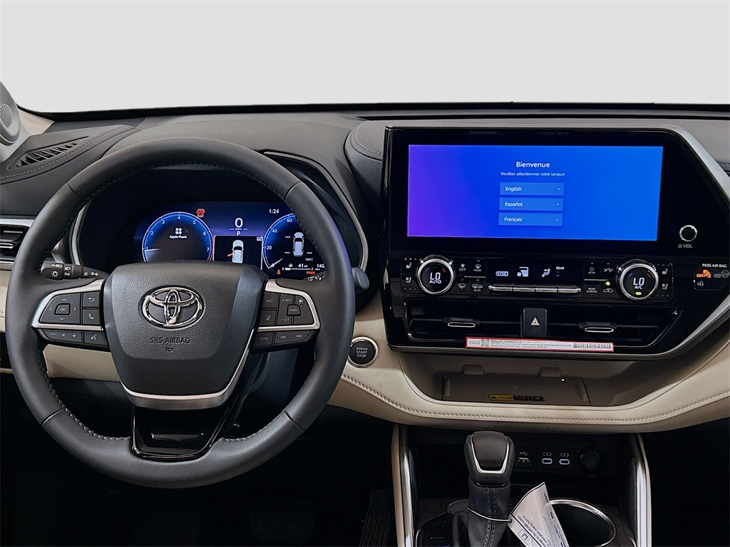 2025 Toyota Highlander Limited Image 18 of 31