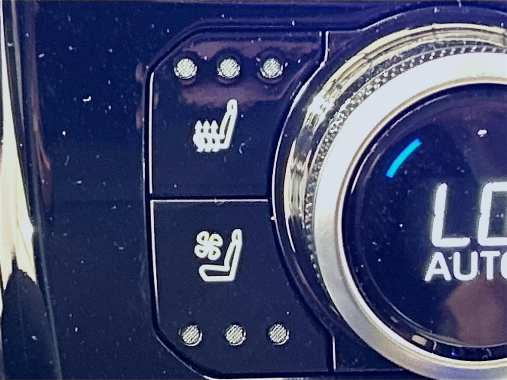 2025 Toyota Highlander Limited Image 25 of 31