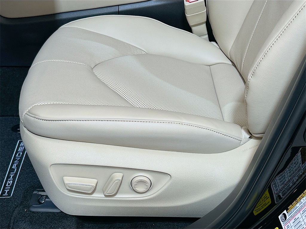 2025 Toyota Highlander Limited Image 31 of 31