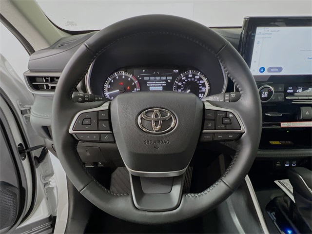 Vehicle image 14 of 39