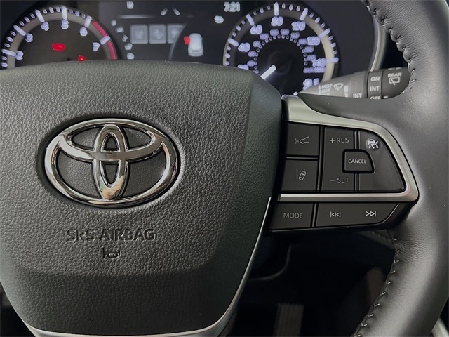 Vehicle image 16 of 39