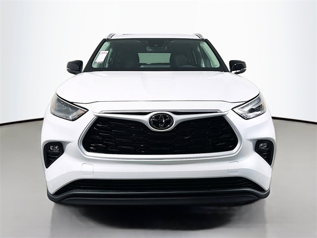 Vehicle image 2 of 39
