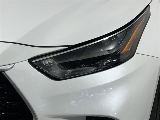 Vehicle image 8 of 39