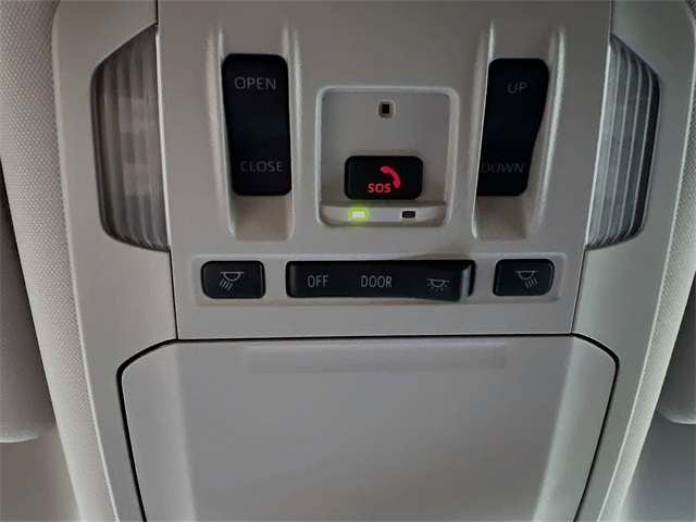 Vehicle image 17 of 39