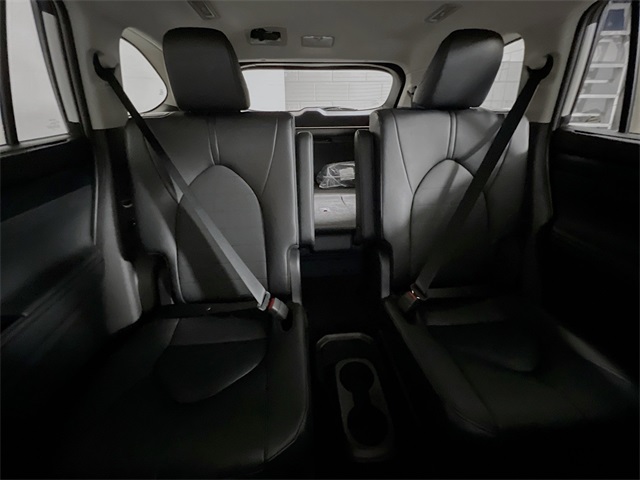 Vehicle image 29 of 39