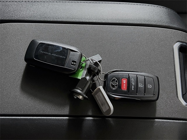 Vehicle image 32 of 39