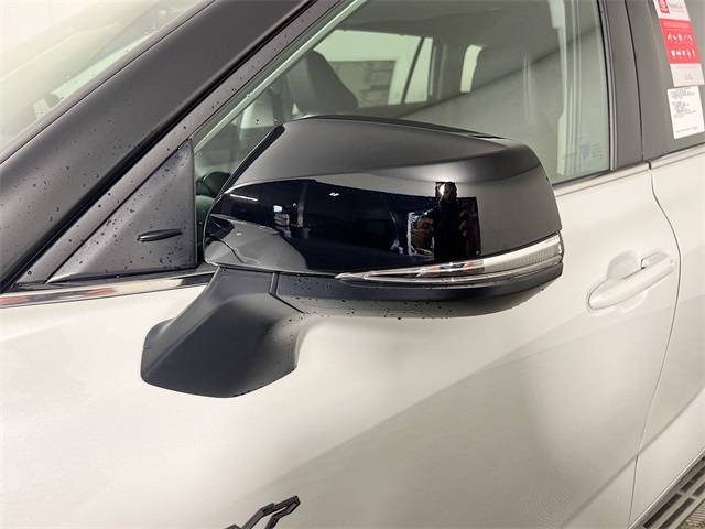 Vehicle image 9 of 39