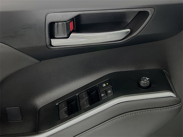 Vehicle image 13 of 39