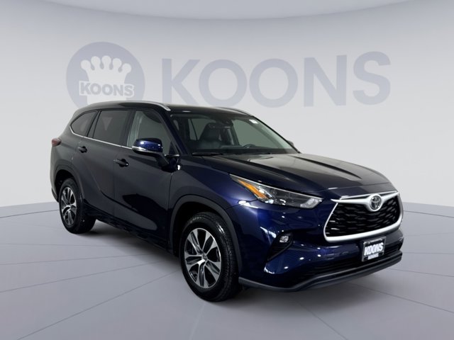 2025 Toyota Highlander XLE Image 3 of 27