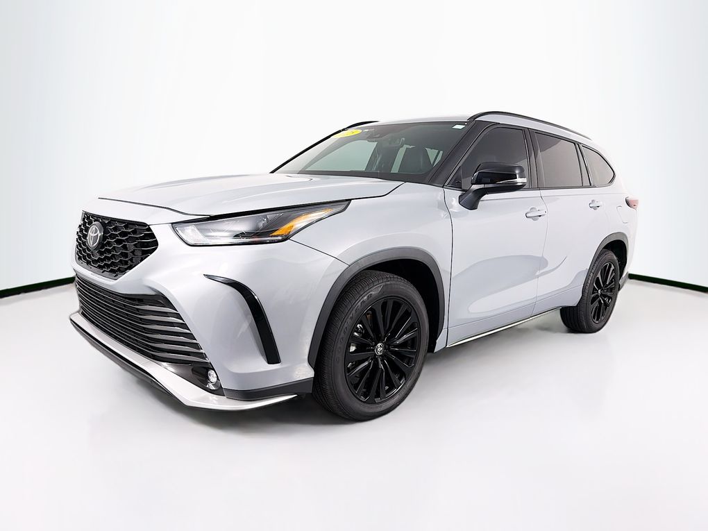 2025 Toyota Highlander XSE Image 1 of 39