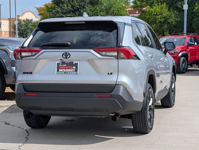 Vehicle image 4 of 21