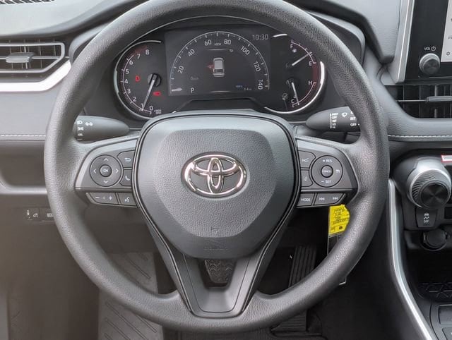 Vehicle image 18 of 21