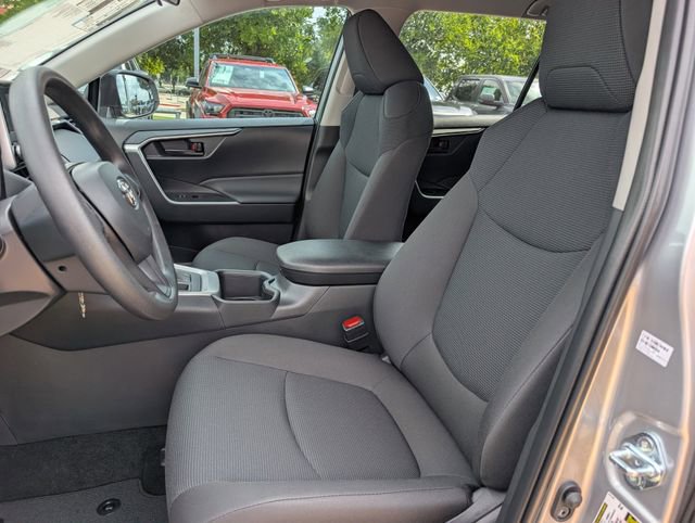 Vehicle image 7 of 21
