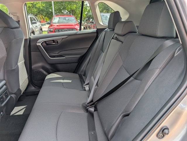 Vehicle image 8 of 21