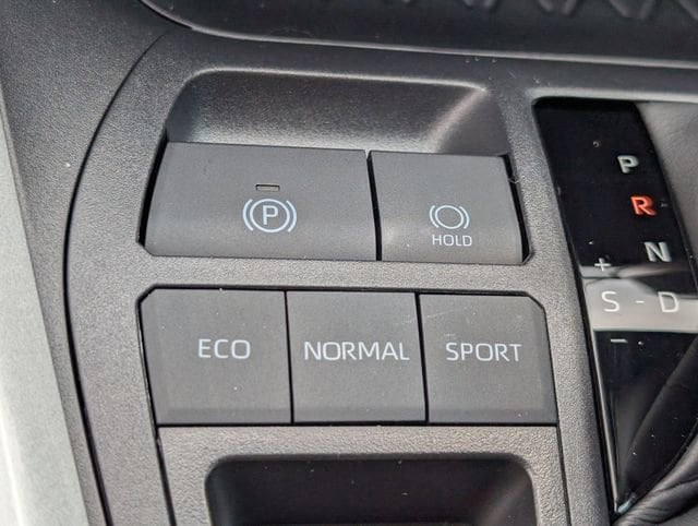 Vehicle image 14 of 21