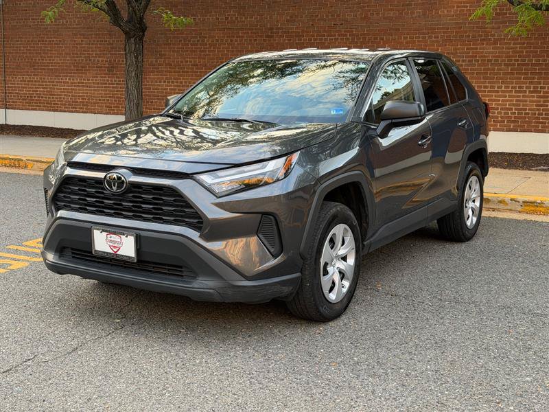 2025 Toyota RAV4 LE Image 2 of 42