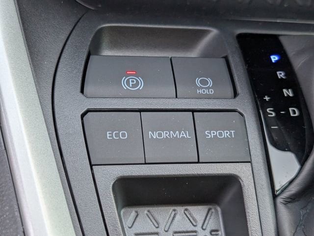 Vehicle image 14 of 21