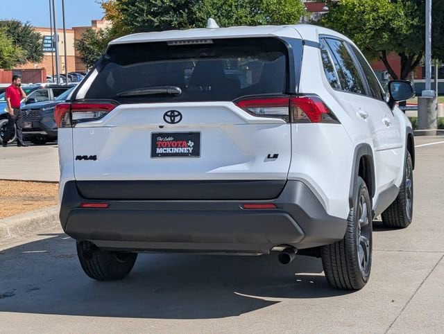 Vehicle image 4 of 21