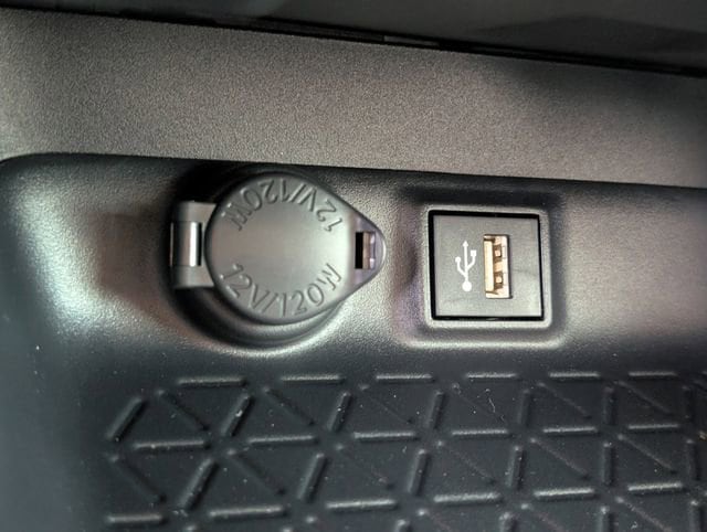 Vehicle image 18 of 21