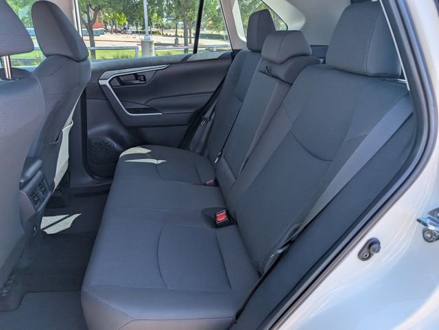 Vehicle image 8 of 21