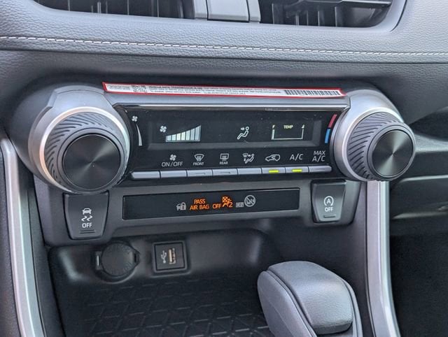 Vehicle image 17 of 21