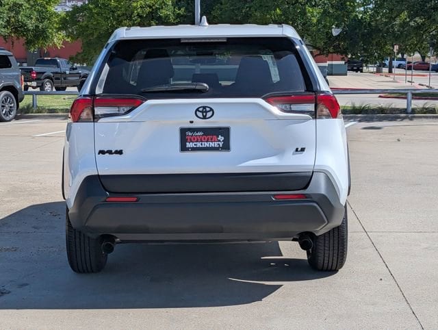 Vehicle image 5 of 21
