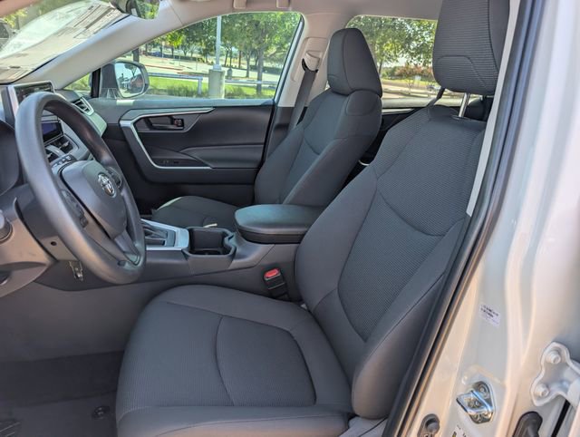 Vehicle image 7 of 21