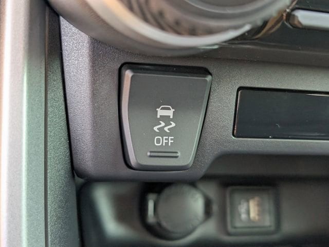 Vehicle image 14 of 21