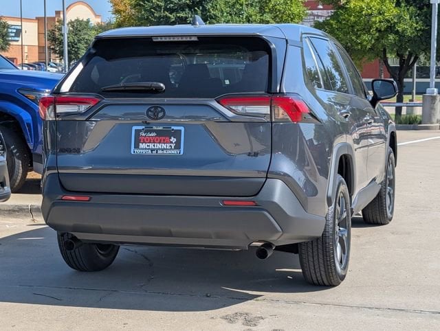 Vehicle image 4 of 21