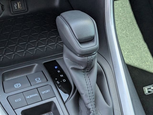 Vehicle image 13 of 21