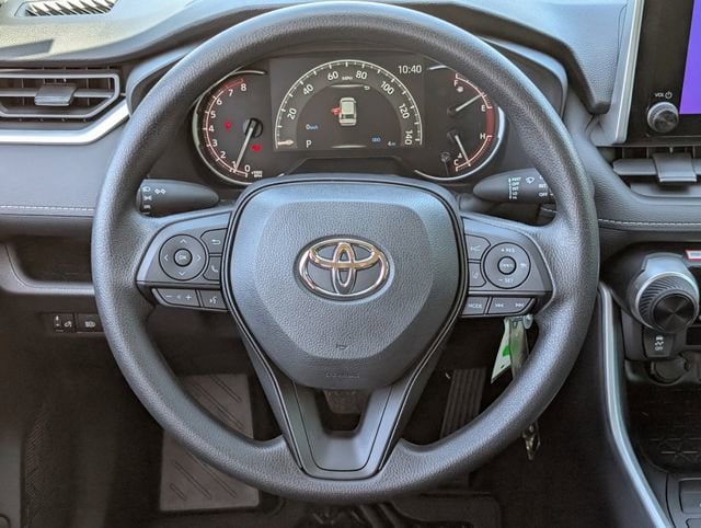 Vehicle image 11 of 21