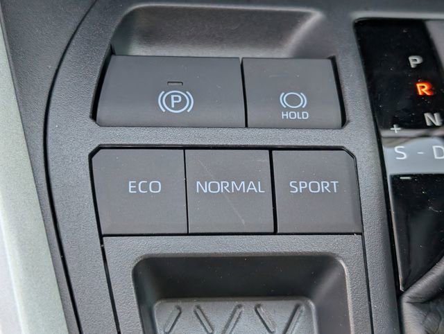 Vehicle image 16 of 21