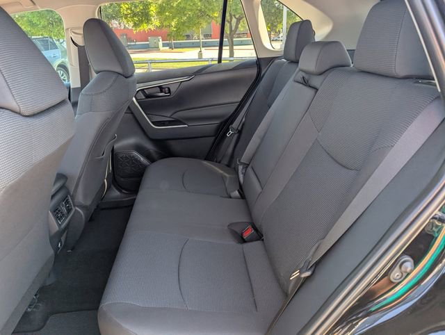 Vehicle image 8 of 21