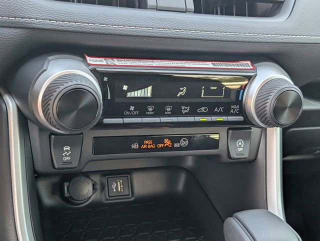 Vehicle image 15 of 21