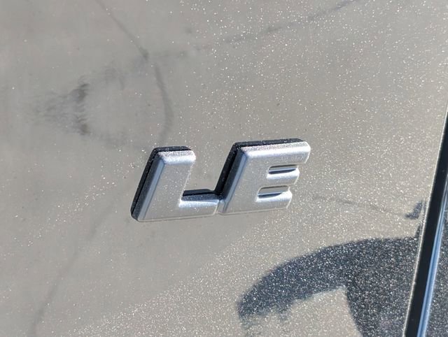 Vehicle image 17 of 21