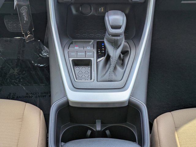 2025 Toyota RAV4 LE Image 19 of 28