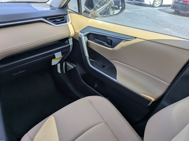 2025 Toyota RAV4 LE Image 15 of 28