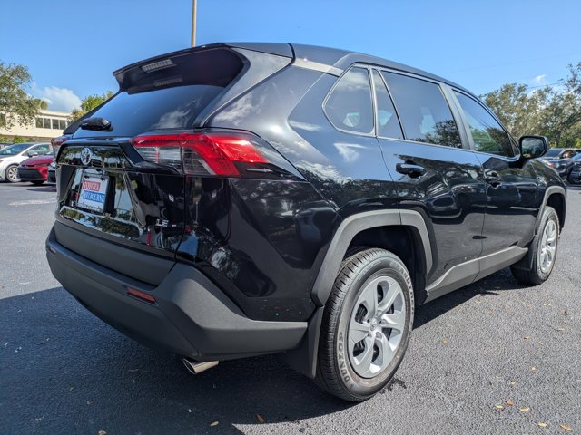 2025 Toyota RAV4 LE Image 6 of 28