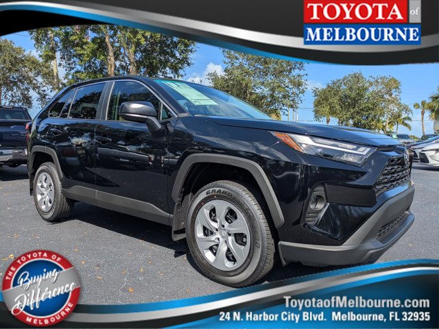 2025 Toyota RAV4 LE Image 4 of 28