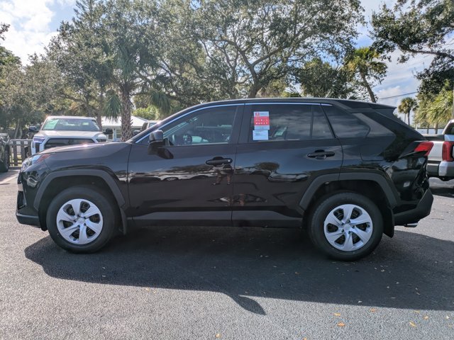 2025 Toyota RAV4 LE Image 8 of 28