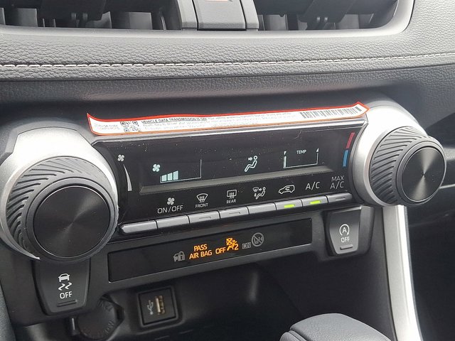 Vehicle image 13 of 24