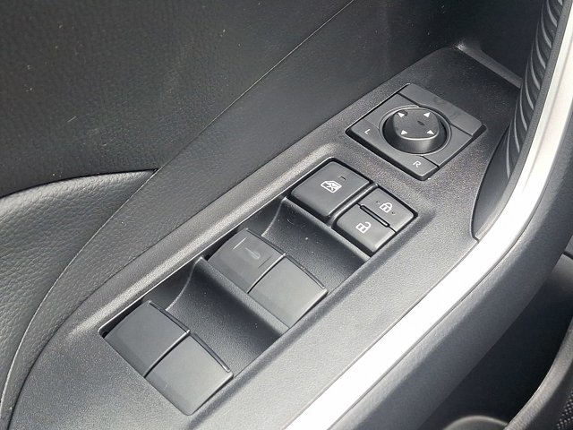 Vehicle image 21 of 24