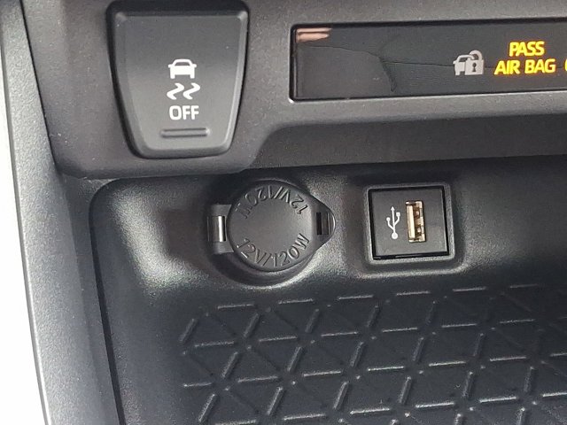 Vehicle image 17 of 24