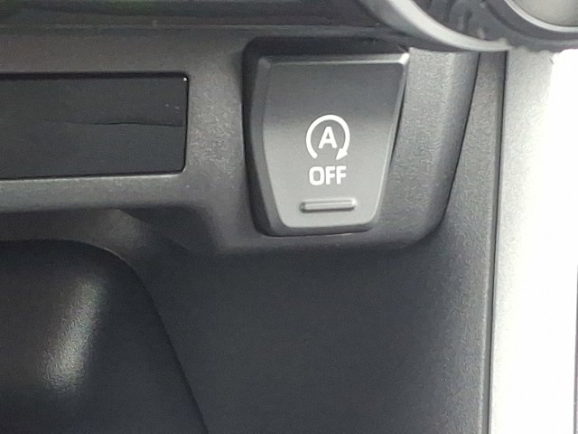 Vehicle image 18 of 24