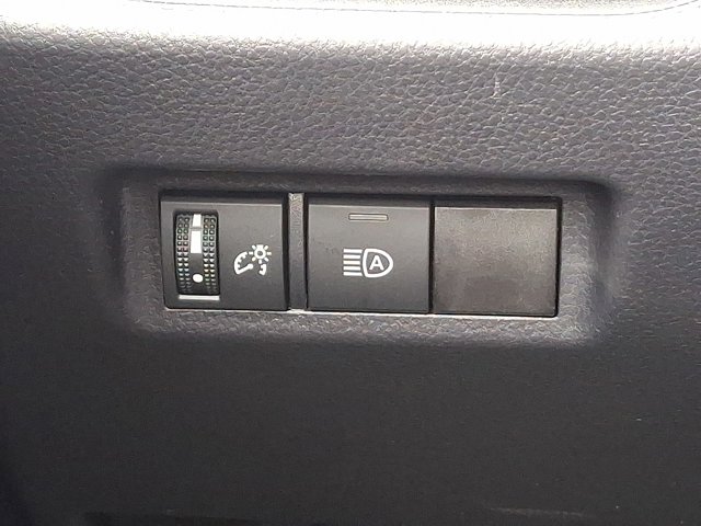 Vehicle image 20 of 24