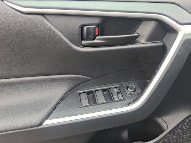 Vehicle image 10 of 24