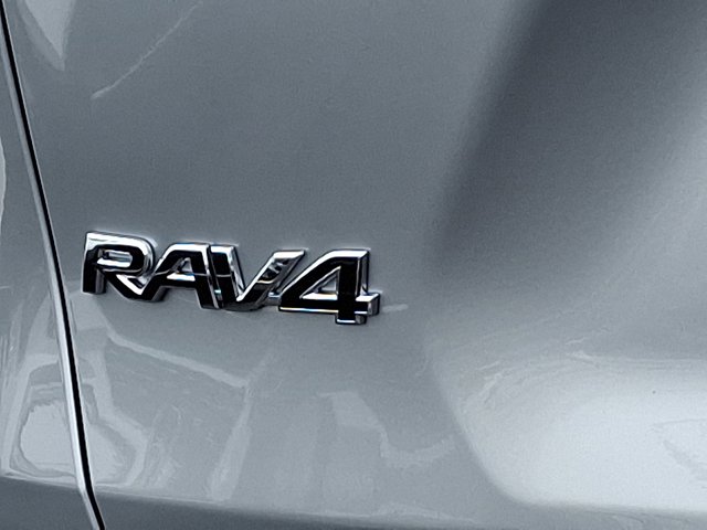 Vehicle image 23 of 24
